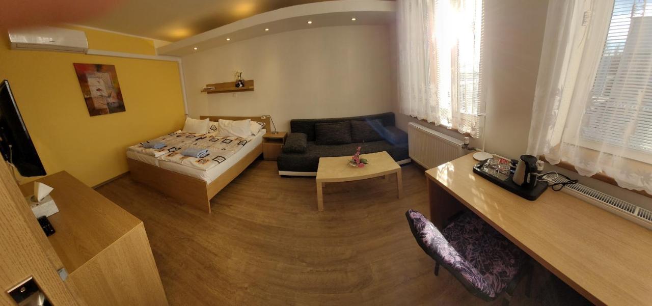 Hotel Gól Prostějov Exterior foto